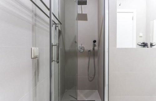 Vita Portucale ! Moscavide Casa Branca w/ Terrace - Photo 27