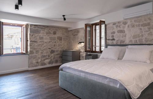 Charming stone apartment with jacuzzi in center of Omiš - Foto 17