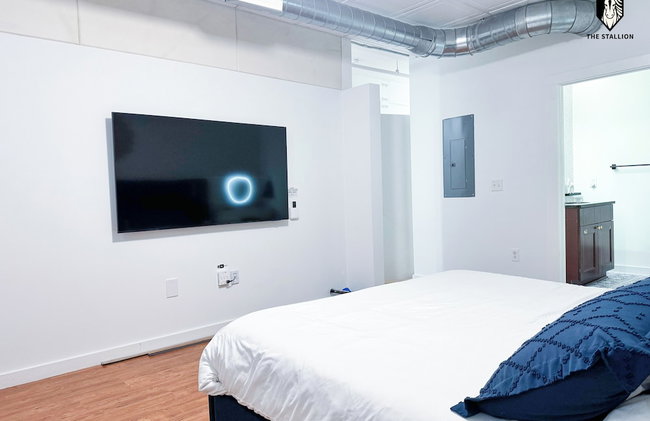 BRAND NEW Modern 1BD Loft in Downtown with free parking - Photo 107