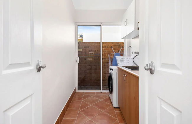 Idyllic Modern Scarborough Home Fireplace BBQ - Foto 27