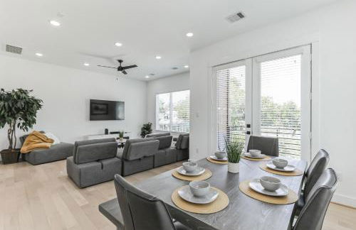 Modern Luxury retreat in downtown - Photo 27