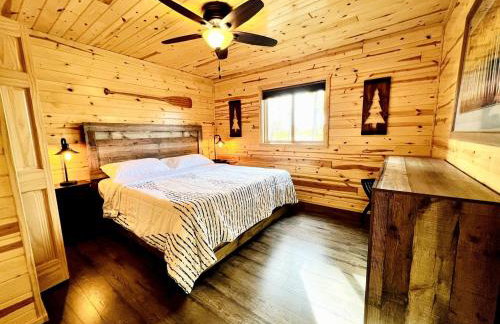 Cozy Lakefront Retreat with Game Room, Outdoor Living and Dock in Wisconsin - Foto 56