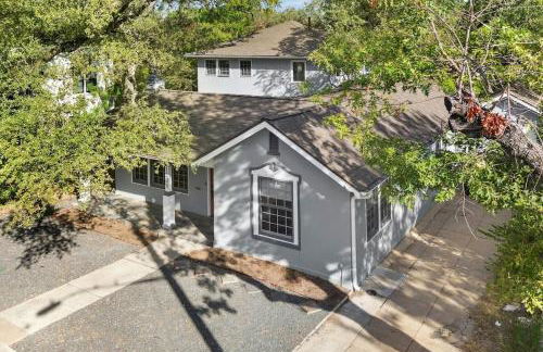 2025 New Build Victorian Gem on UT, 4BR, 2BA Downtown with Free Parking - Foto 25