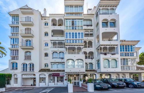 Modern 1BR Walk to Beach, Casino & Puerto Banús - Foto 4