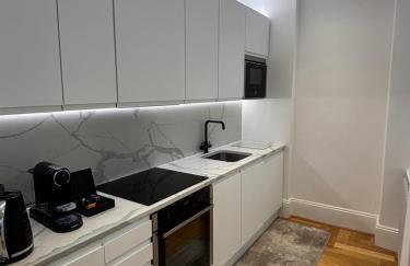 FOX ON THE HOE - Luxury Apartment accommodation - Photo 9