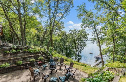 Sandy Beach Family Getaway with Fire Pit and Deck! - Foto 2