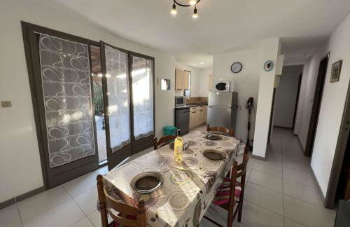 Maison avec Cour, Piscine Sécurisée, Climatisation, 3 Chambres, Proche Plage, 8 Personnes - FR-1-701-33 - Foto 8