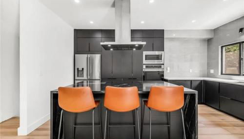 Akron - 4BR Modern Home - Photo 3