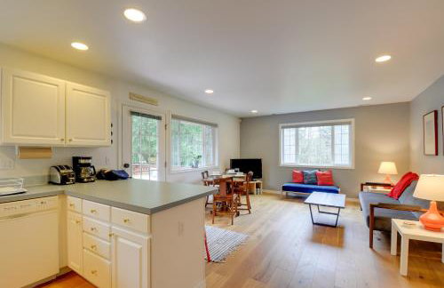 Central 4-Acre Cottage with Deck Walk to Bay! - Foto 11