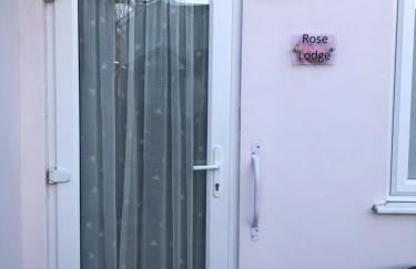 Rose Lodge - Photo 3