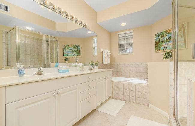 Crown Colony #101 - 16146 Mount Abbey Way 2 Bedroom Condo by RedAwning - Foto 16