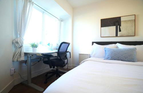 Stunning Waterfront 3BR Retreat - Perfect Getaway - Foto 48