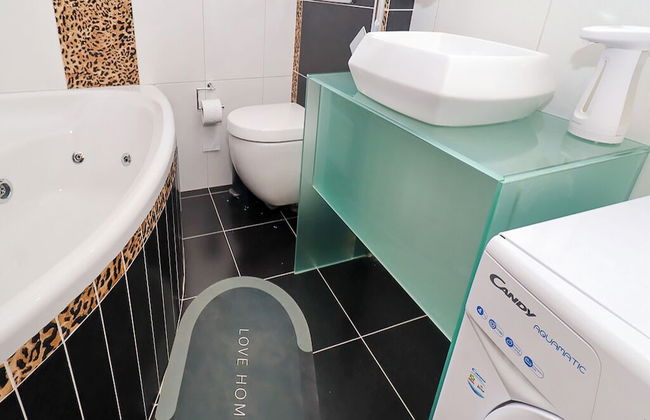 Luxurious 4-bedroom Villa With Private Pool in Kassandra, Halkidiki - Photo 21