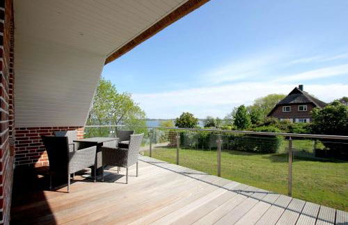 wassernahes Ferienhaus mit Meerblick und Schwimmbadnutzung in Sellin - Ferienhaus Rohrweihe - Foto 28