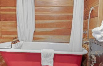 Cozy Riverfront Cabin Just Steps to the Russian River with Beach Access & Wood Stove - Foto 23