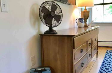 Entire Enchanting, Light-Filled 1830 Farmhouse - Foto 51