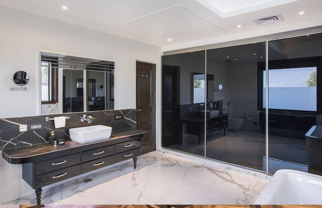 A Majestic and Luxurious Villa Overlooking the Ganges - Foto 9