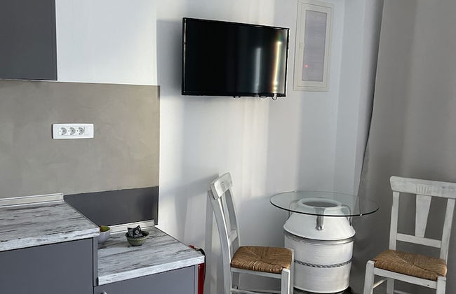 Niriides Hotel & Apartments - Photo 34