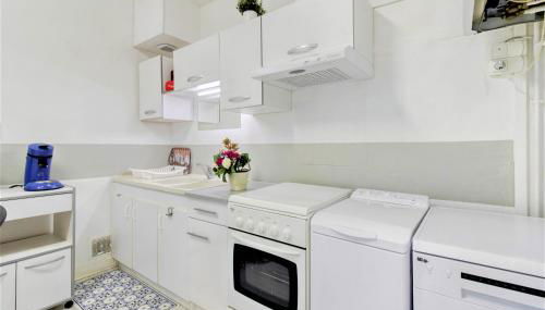 Tarbes Immeuble résidentiel labelisé et classé Proche des Halles Marcadieu et Brauhauban et du Parc des expositions - Appartements Appaloosa T2 Rdc et Pyrénéa T2 au 1er étage avec terrasse couverte -Parking gratuit- - Photo 4, Shopping Area, stove, dishwasher, pet friendly, minibar