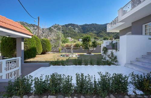 Chrysanthi Luxury Villa In Salakos, with Pool & Jacuzzi, Near Beach - Foto 12