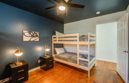 4-BD Mid-Modern Century with Firepit & Playground - Foto 26