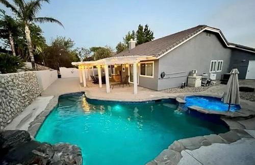 Luxury 4 Bedroom Home Pool Big Yard San Bernardino - Foto 10