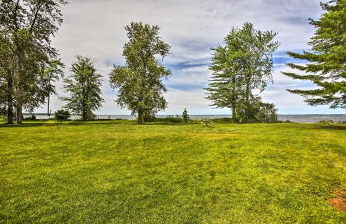 Cozy Houghton Lake Vacation Rental with Fireplace! - Foto 26