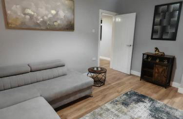 Bright 4BR Home, Outdoor Garden, Easy Parking - Foto 35