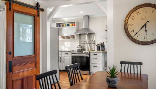 2BR Home|Downtown Rockport w/parking|Walk 2 Ocean - Foto 3