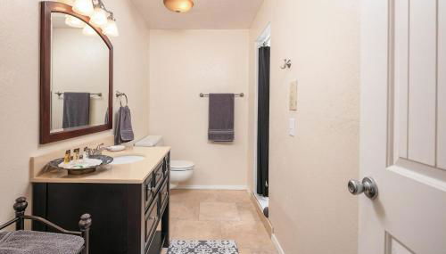 Charming Hillside Retreat - Private backyard, firepit, mtn views, full kitchen - Foto 2