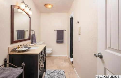 Charming Hillside Retreat - Private backyard, firepit, mtn views, full kitchen - Foto 2