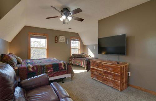 Walk to Lake Lampe Cabin with Fireplace and Deck! - Foto 10