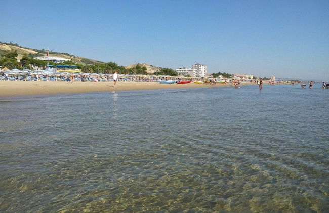 Villa with Salt Water & Heated Pool & Hot Tub near sea - Foto 67