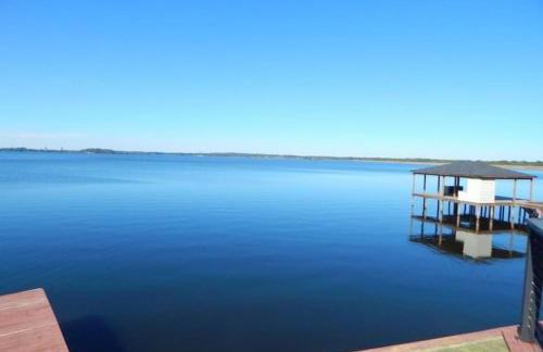 Lakefront Oasis with Private Hot Tub - Foto 18