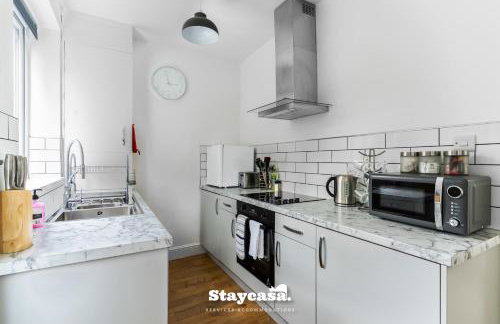 Spacious 2BR Home w Garden 2-Min Walk to Town - Foto 2