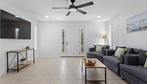 Waterfront Home with Pool by Next Step Property Management - Foto 5