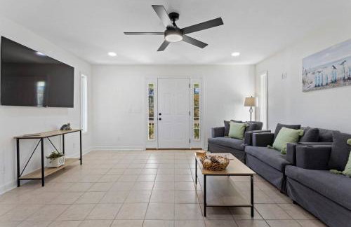 Waterfront Home with Pool by Next Step Property Management - Foto 5