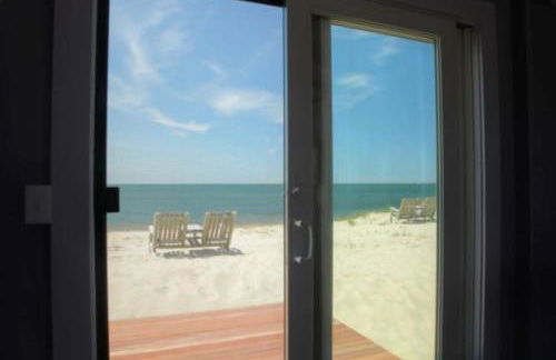 Cozy Beach Bungalow - Photo 9