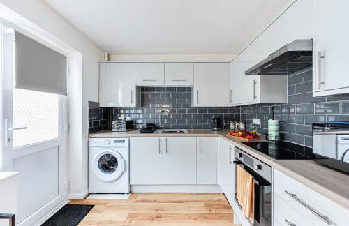 Spacious Bedford House Sleeps 5 Superfast WiFi Free Parking - Foto 15