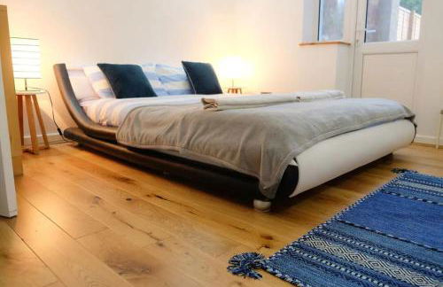 Spacious two bedroom, two bathroom Beach Nest with garden - Foto 3