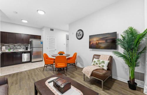 Orlando Getaway with Pool View Balcony - Foto 14