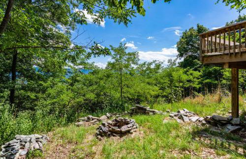 Mountain cabin w hot tub & deck views - Photo 21