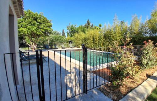 Gîtes Amour de Provence - Piscine et jardin - Foto 27