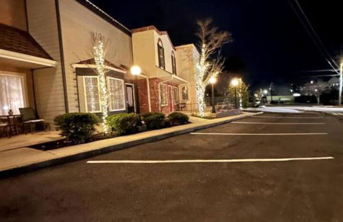 Haven at Hazel~Downtown Bungalow - Foto 18