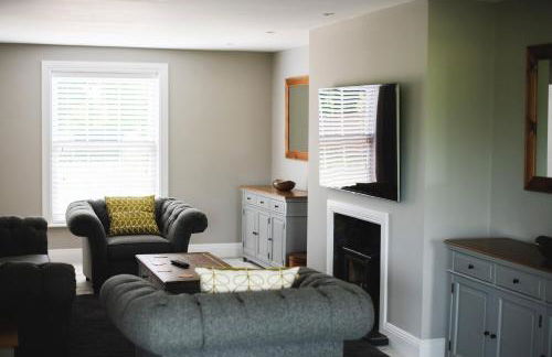 Large Country House with Hot Tub, Pool Table, and Log Burner - Photo 47