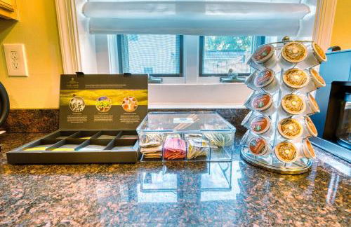 Patio Paradise Stylish 3BR Home with Gaming Room - Photo 47