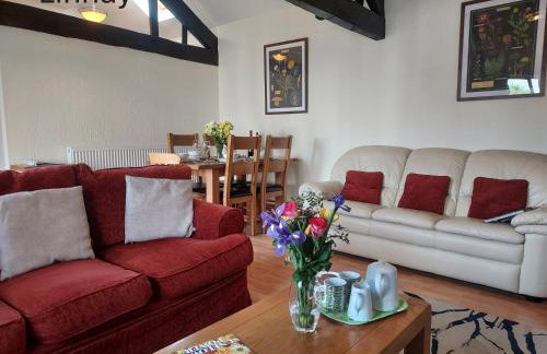 Farm Stay with animal experiences, 30 minutes to Exmoor & Beaches, Pet friendly, Outdoor heated pool, Games barn, fast WiFi and parking - Foto 54