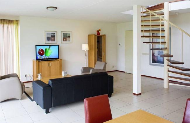 House With a View on Harbor, in a Water Area - Photo 27