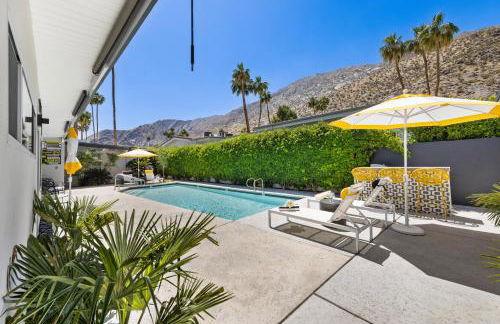 Luxurious Tennis Club Bungalow 1 with Mountain Views and Walks to Downtown Palm Springs! - Foto 2