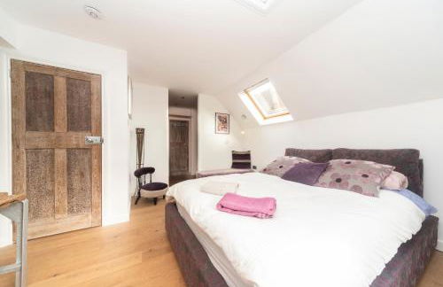 6 bedrooms beautiful home 3 bathrooms, quiet location with garden near Legoland Windsor Heathrow - Foto 46